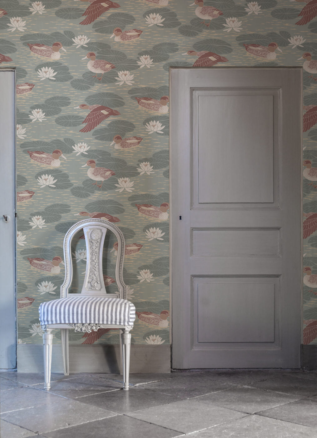 Wallpaper with beautifully patterned ducks camouflage with the water lily pads in a luscious design that gives any room a snug yet cool atmosphere.