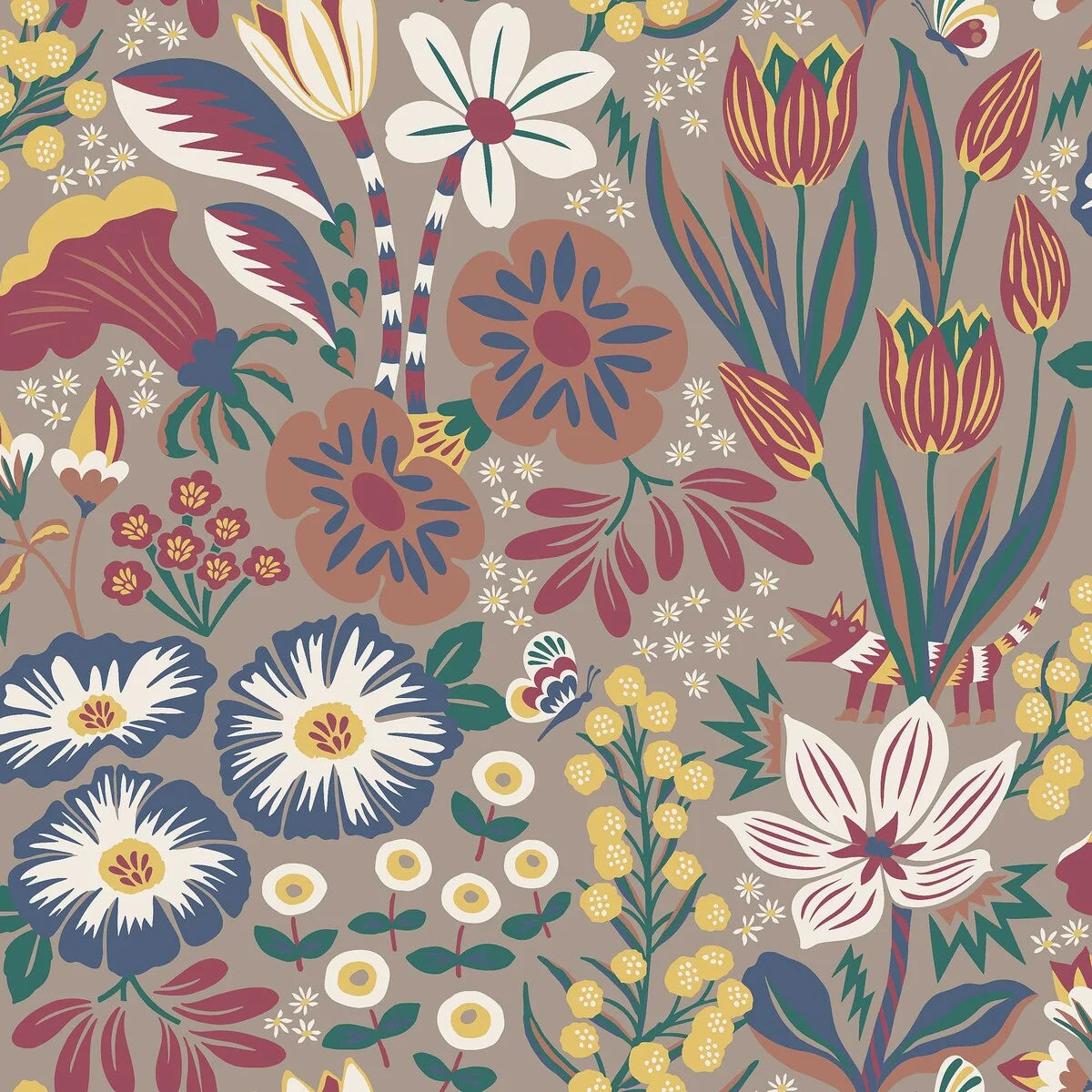 Set on an almond-colored base, our Trädgården wallpaper features dark green leaves, yellow mimosas, burgundy and white tulips interspersed with charming butterflies.