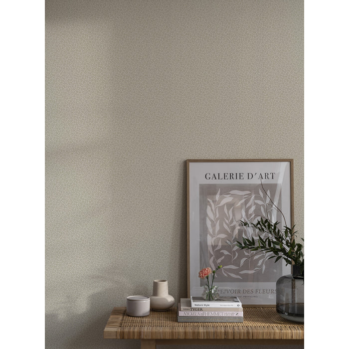 Smulan wallpaper with a subtle little flower, which is both modern and classic.