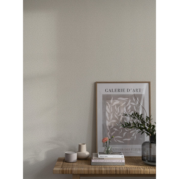 Smulan wallpaper with a subtle little flower, which is both modern and classic.