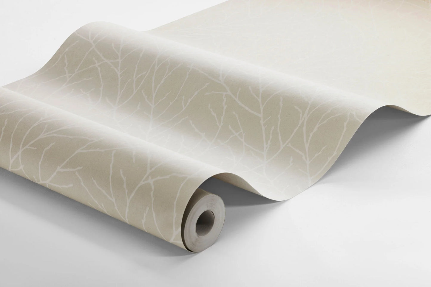 Colored in contrasting tones of mild and warm beige our Ivar wallpaper brings the beauty of nature into your home.
