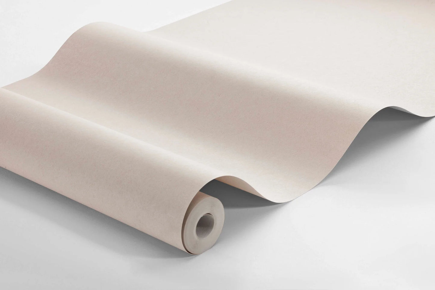 Colored in an inviting and warm shade of dust pink, our Kim wallpaper is the perfect pick for any room.