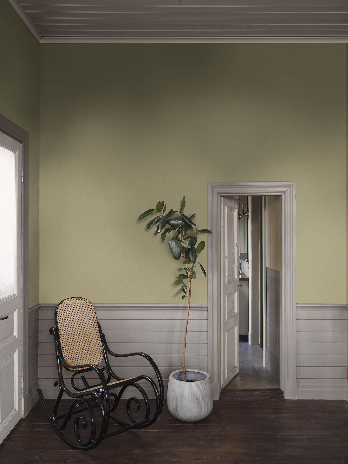 Fresh Olive has a warm, soft olive-green tone with a pleasantly fresh, natural feel. The tactile linen texture gives the color depth and a lively expression that changes beautifully in the light.