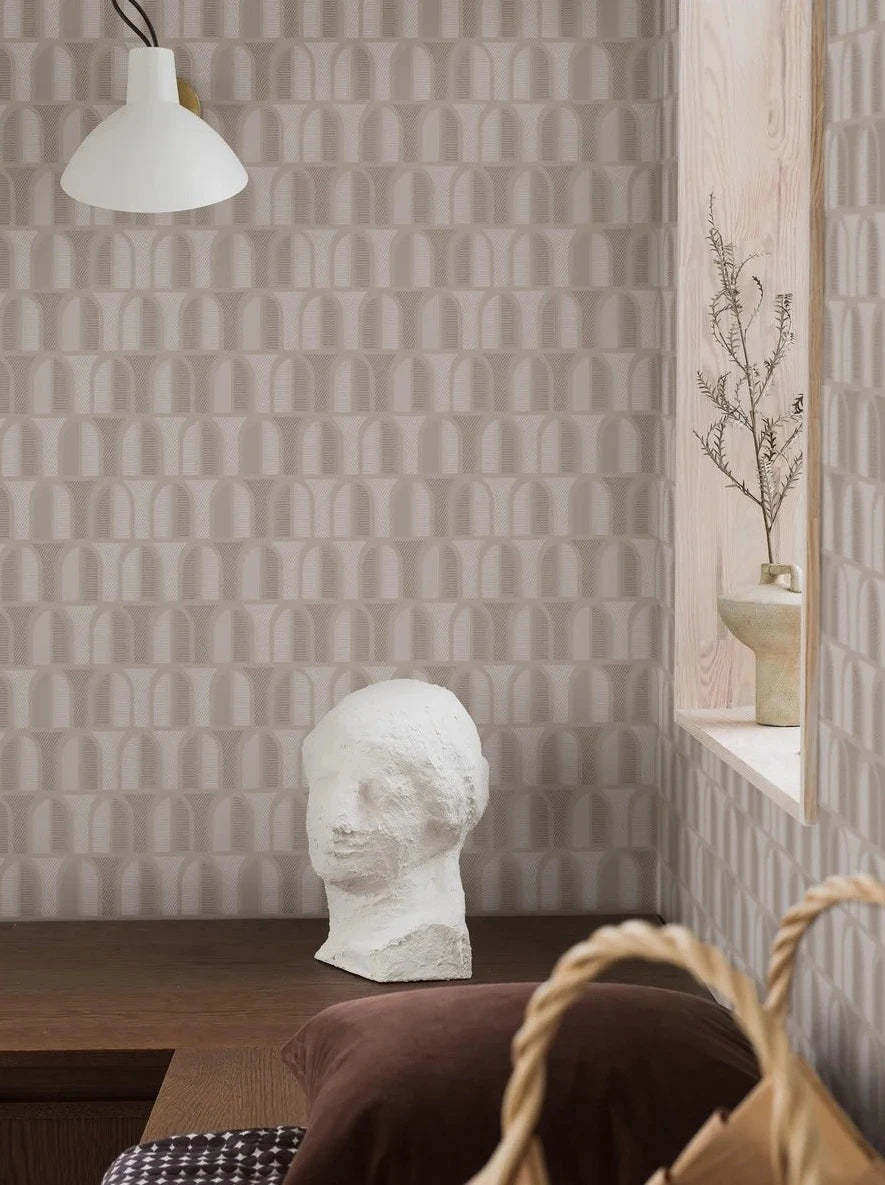Colored in soft pastel beige tones, our Venice wallpaper draws inspiration from 1970s Italy and the elegant windows of old Venetian buildings.