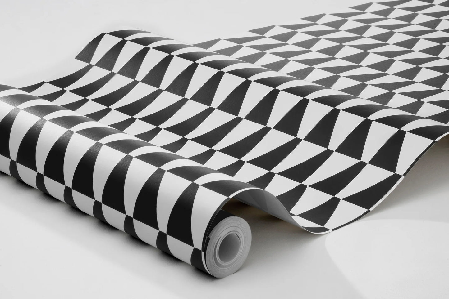 Highlighting a timeless pattern by designer Arne Jacobsen, our Trapez wallpaper in black and white offers a simple yet stylish touch.