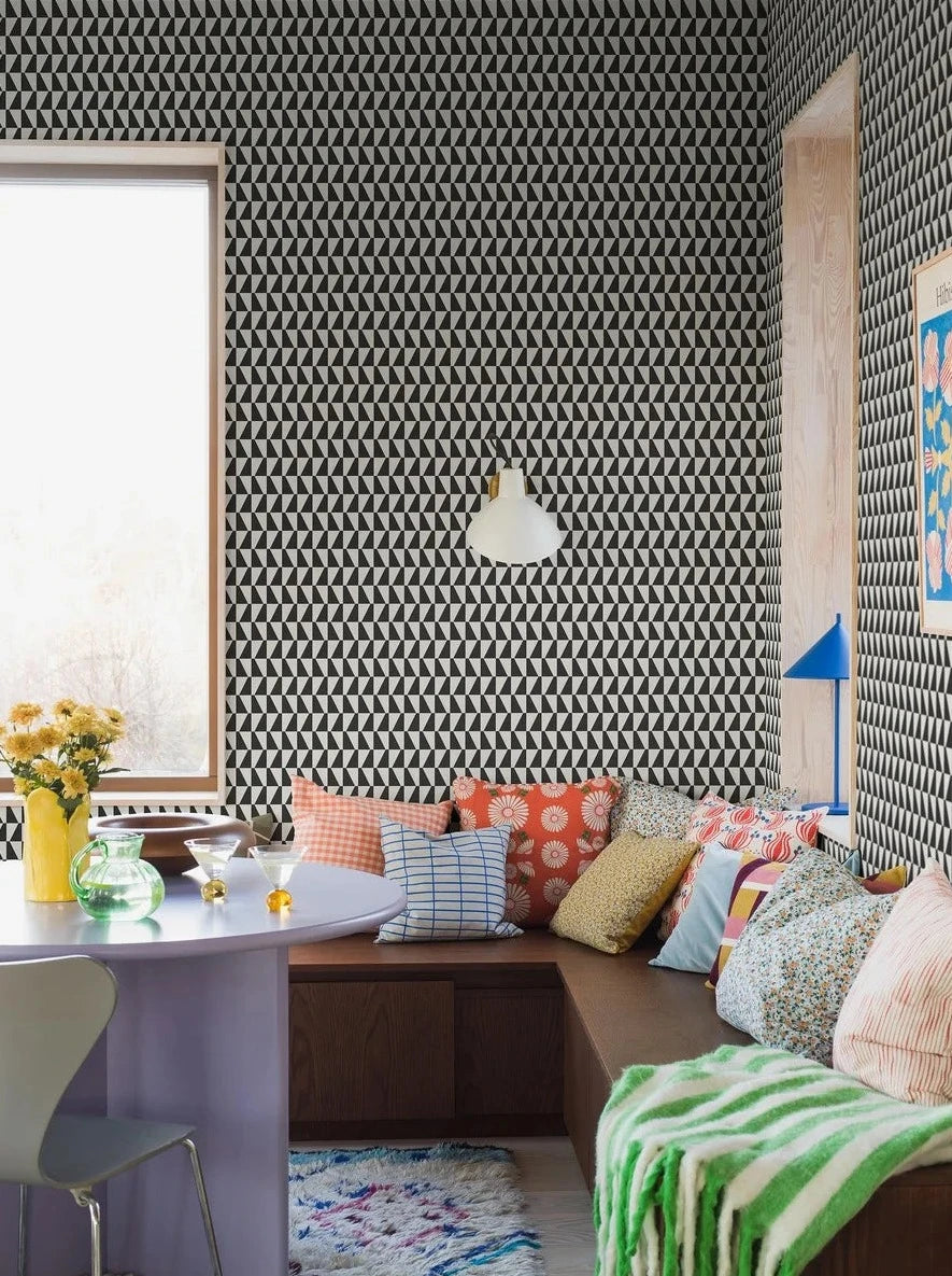 Highlighting a timeless pattern by designer Arne Jacobsen, our Trapez wallpaper in black and white offers a simple yet stylish touch.
