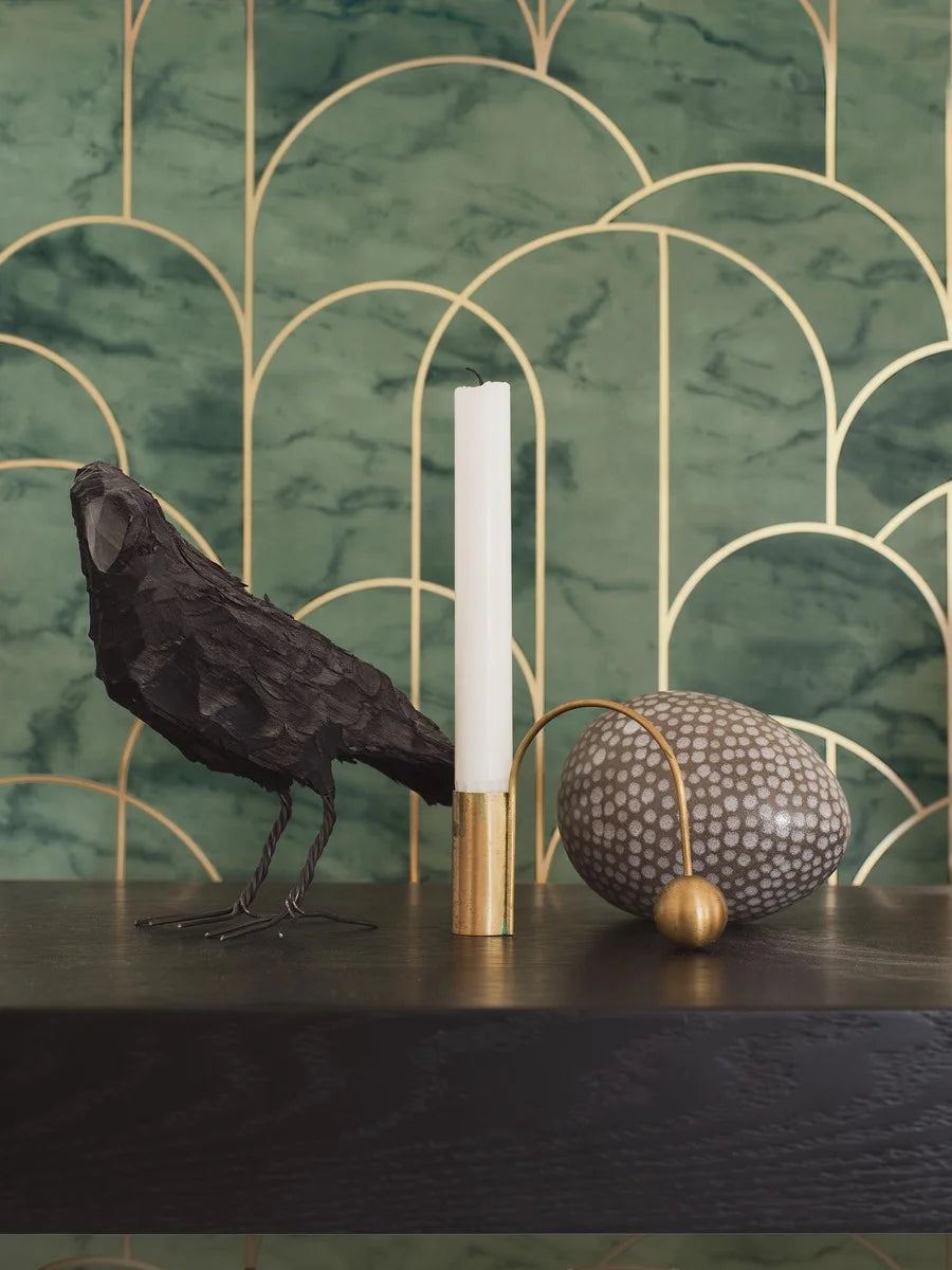 Colored in a green marble effect with exquisite gold detailing that shimmers in the light, our Arch wallpaper is simply stunning.