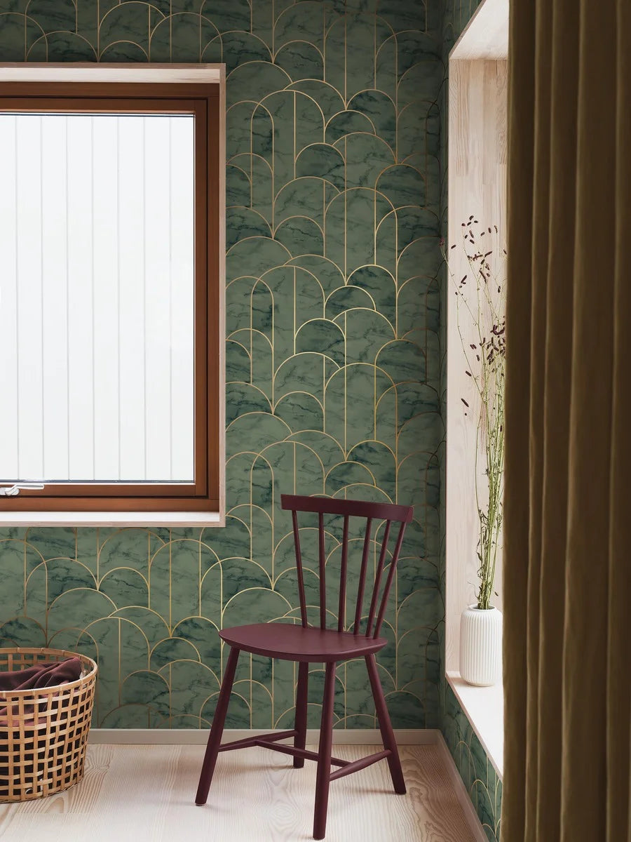 Colored in a green marble effect with exquisite gold detailing that shimmers in the light, our Arch wallpaper is simply stunning.