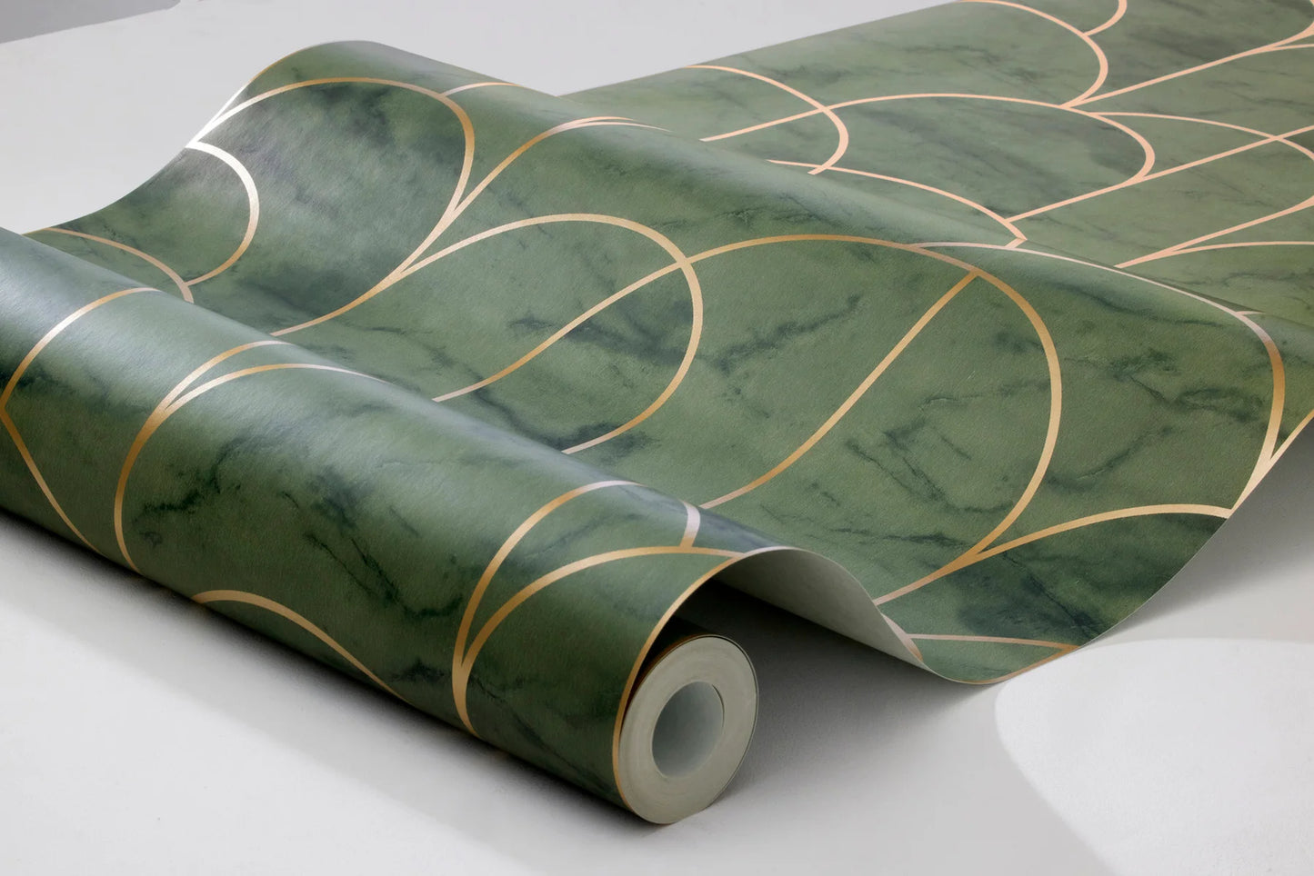 Colored in a green marble effect with exquisite gold detailing that shimmers in the light, our Arch wallpaper is simply stunning.