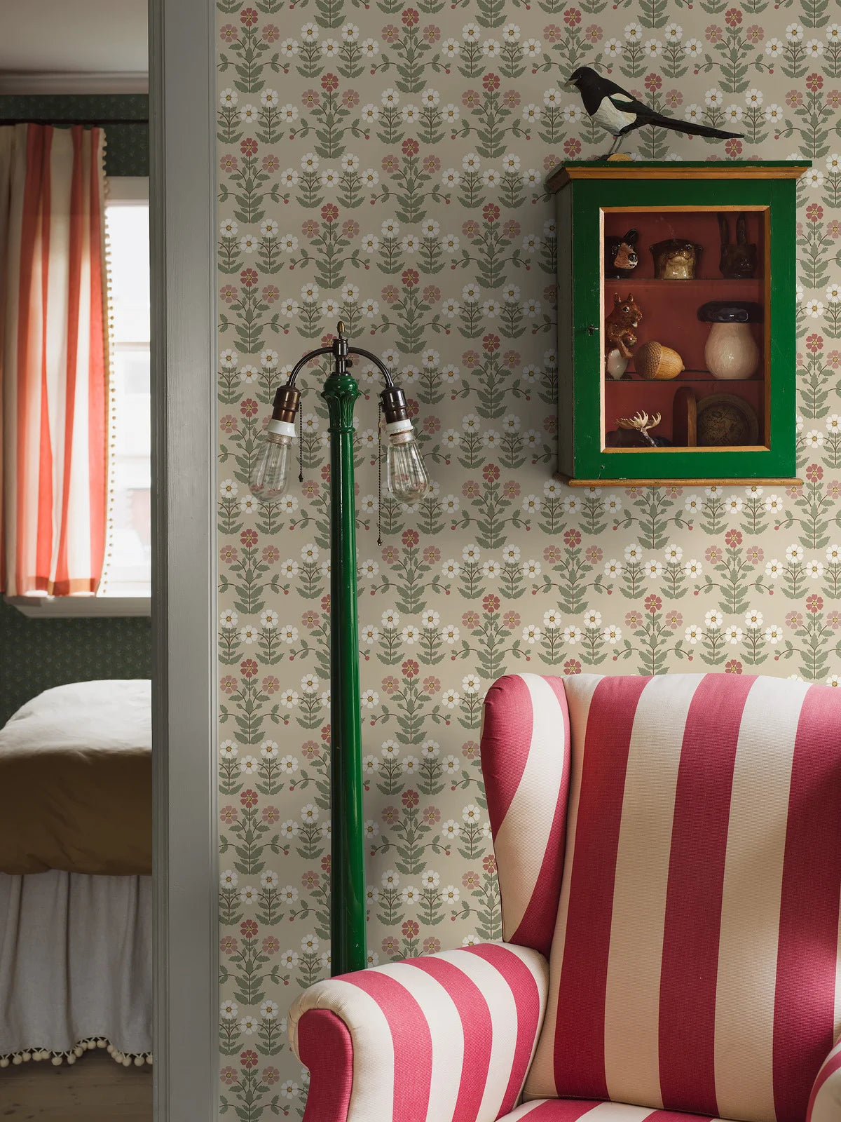 Shaded in warm tones of red and beige with hints of eggshell white, olive green and golden yellow, our Sippor wallpaper is contemporary and cosy in style.