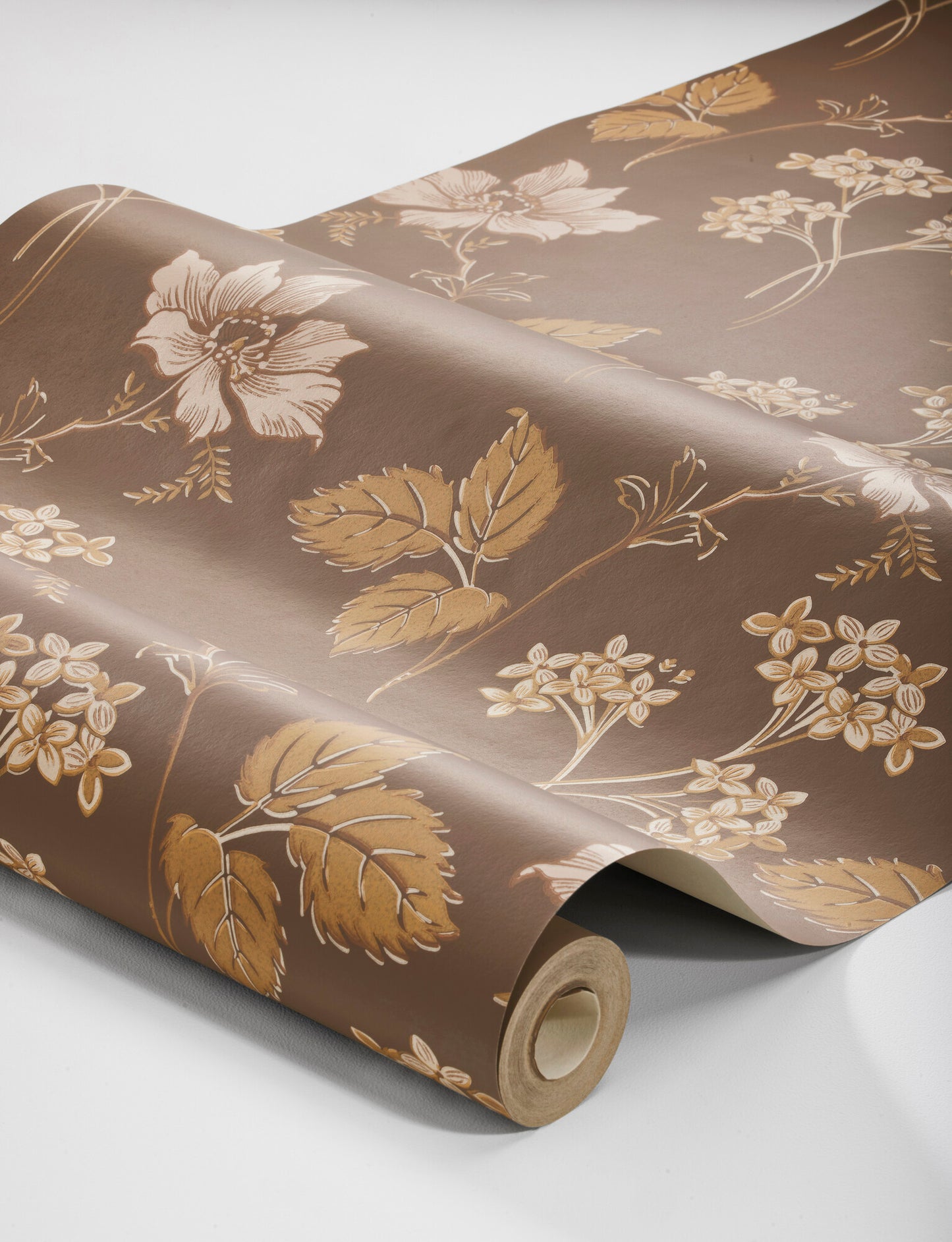 Experience timeless elegance with our Valborg wallpaper featuring a floral pattern colored in a beautiful combination of dark brown and delicate pink.