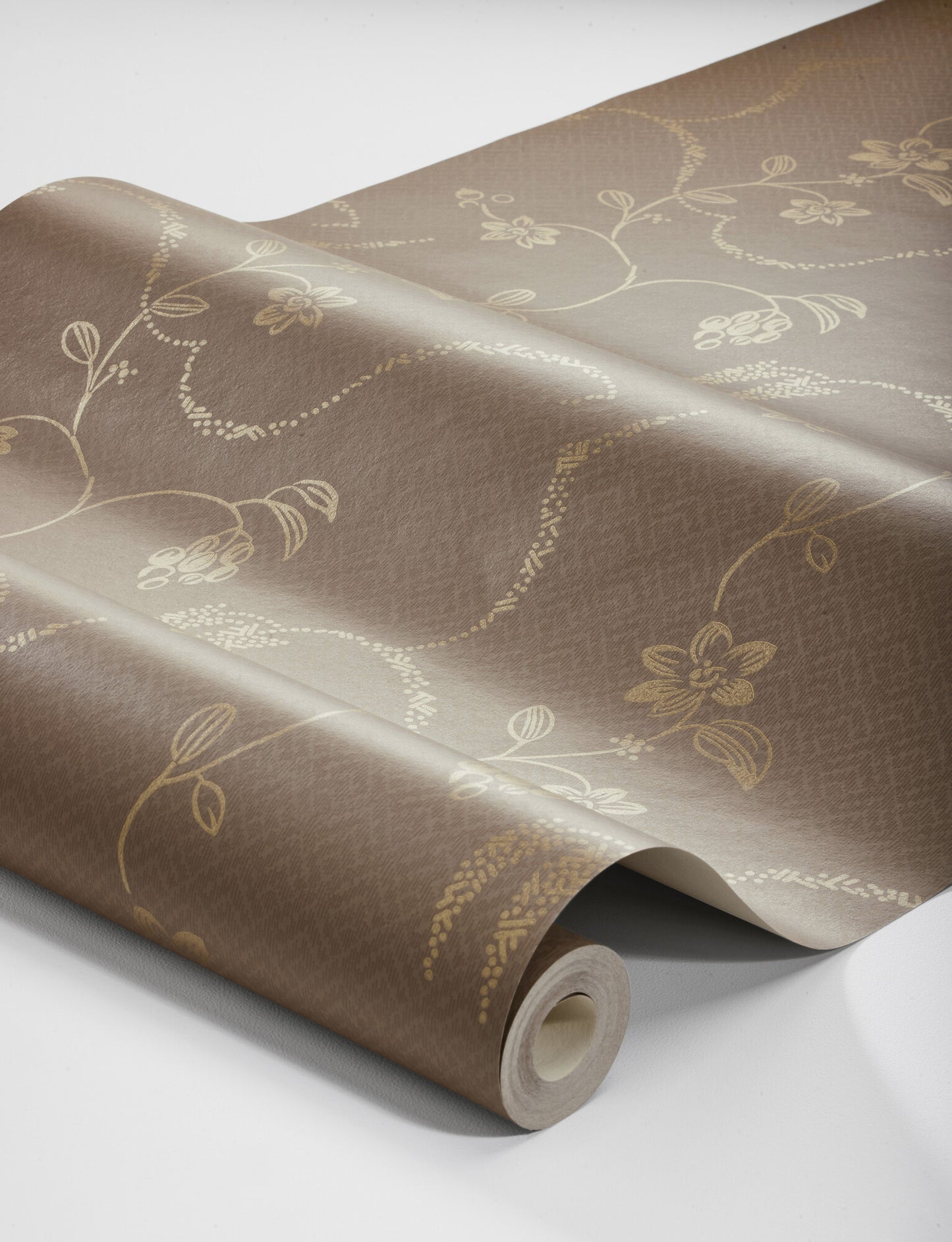 With its rich dark brown background offsetting a luxurious floral pattern in shimmering gold, our Elsie wallpaper has a cosy yet luxurious charm.