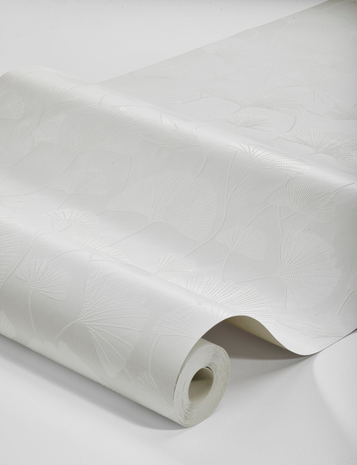 Colored in contrasting tones of white with elements that shimmer in the light, our Sophia wallpaper is exudes soothing vibes.