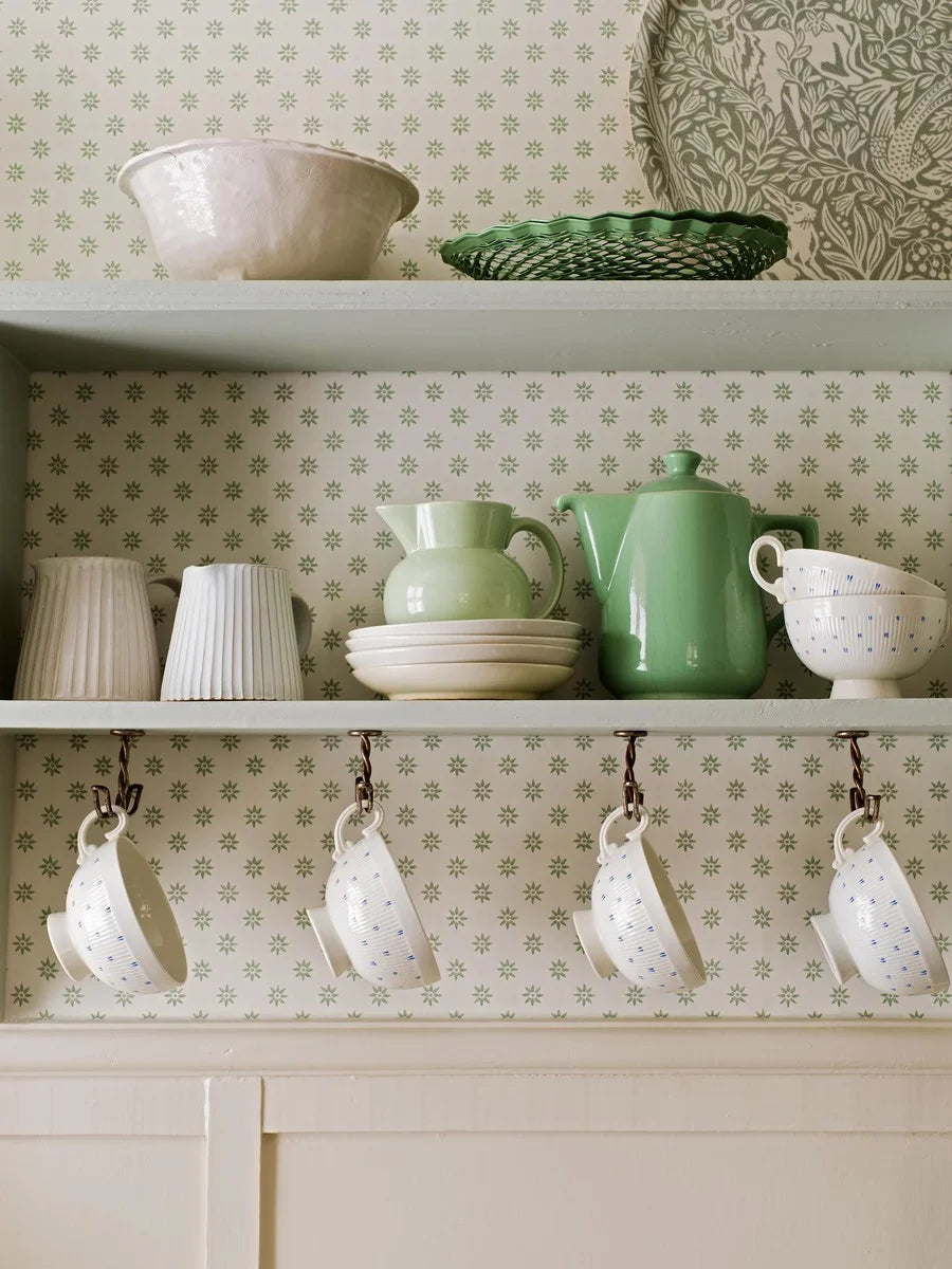 Subtle yet striking, our Skogsstjärna wallpaper pairs beige stars with a warm white background, reflecting the serene beauty of the springtime Swedish forest.