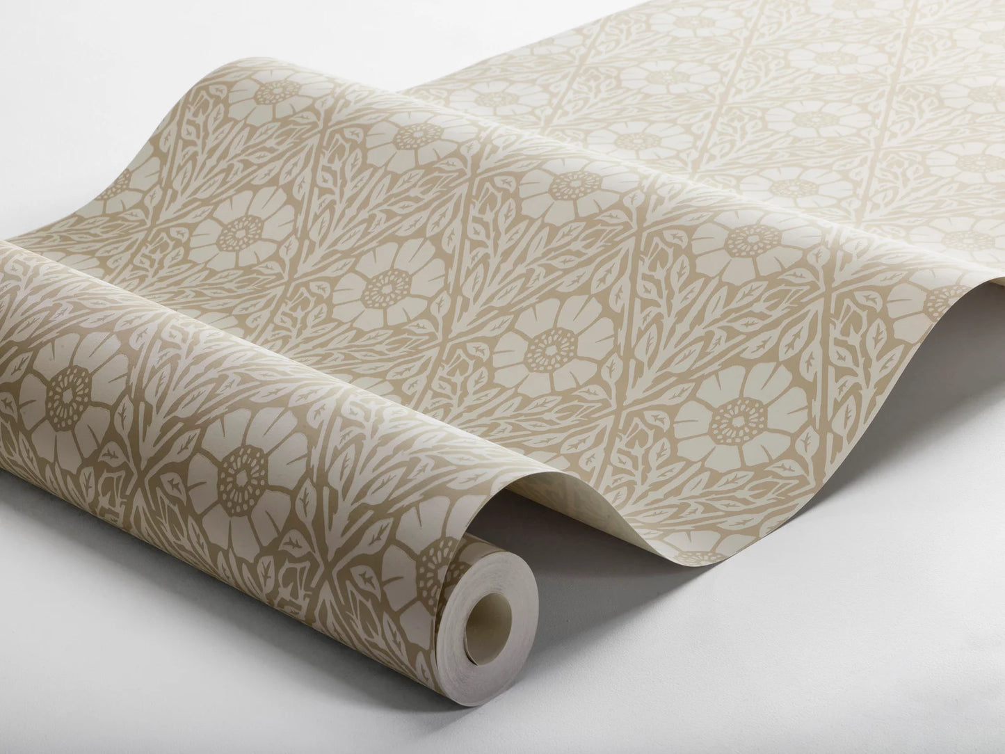 Warm and sophisticated, our Nyponros wallpaper is coloured in hues of caramel beige.