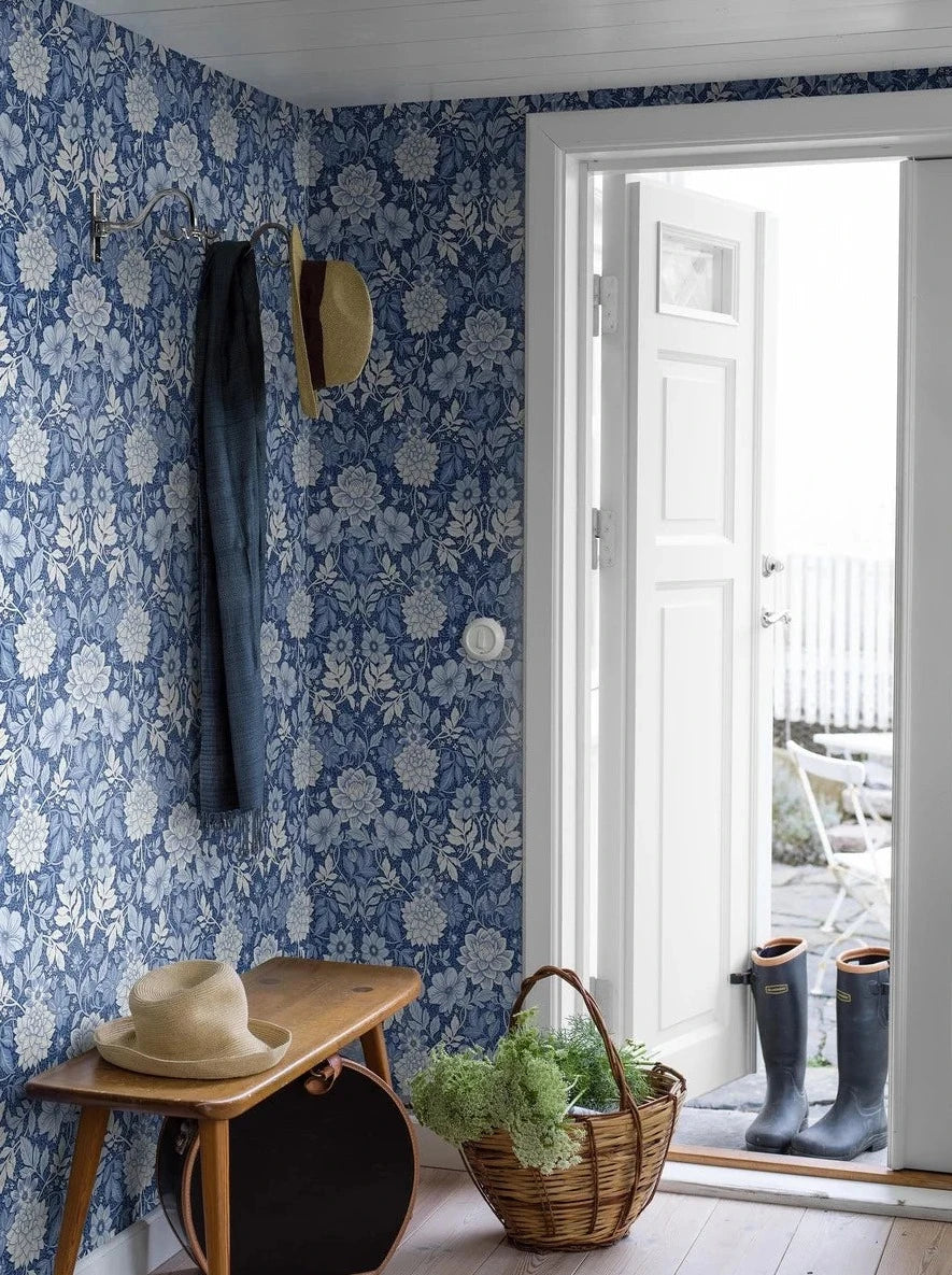 Set against a deep blue background, our Dahlia Garden wallpaper features an array of blue shades that seamlessly blend to create a captivating blue wall.