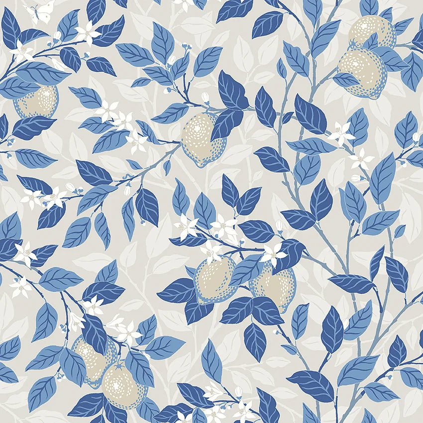 Printed using our traditional surface printing press, the Citronträd wallpaper features a gentle light beige base with classic blue tones adorning the leaves and stems of the lemon tree.