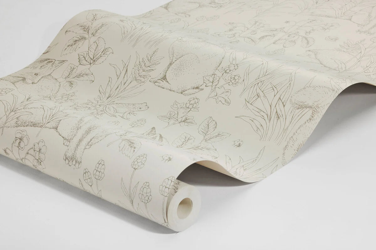 Set on a neutral and airy linen beige backdrop, our Forest Friends children’s wallpaper captures the spirit of the playful and inviting forest.