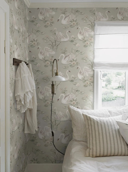 This gorgeous Lily Swan wallpaper was created in collaboration with Newbie’s design studio. 