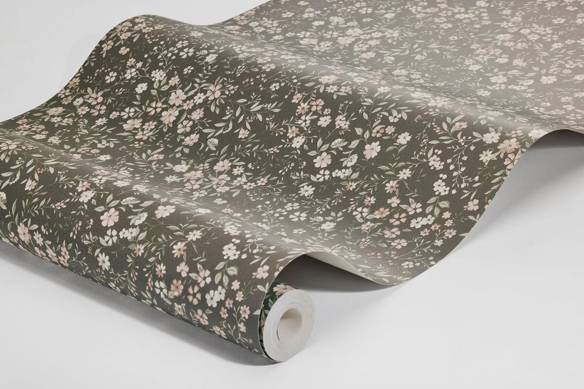 Colored in beautiful brown and powder pink, our Florence wallpaper transforms your child’s room into a charming oasis.