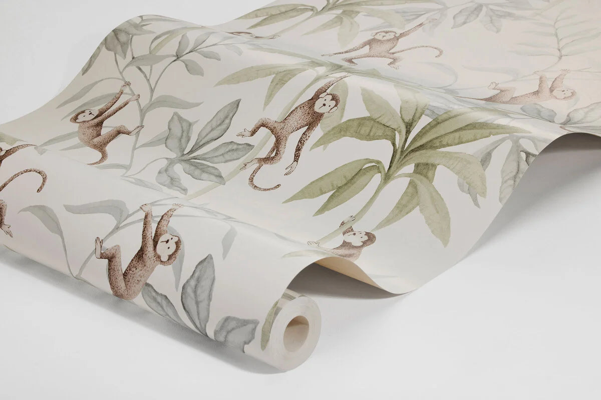 Light and airy tones of mint green, and brown on a warm white background, our Jungle Friends children’s wallpaper radiates a refreshing and playful vibe.