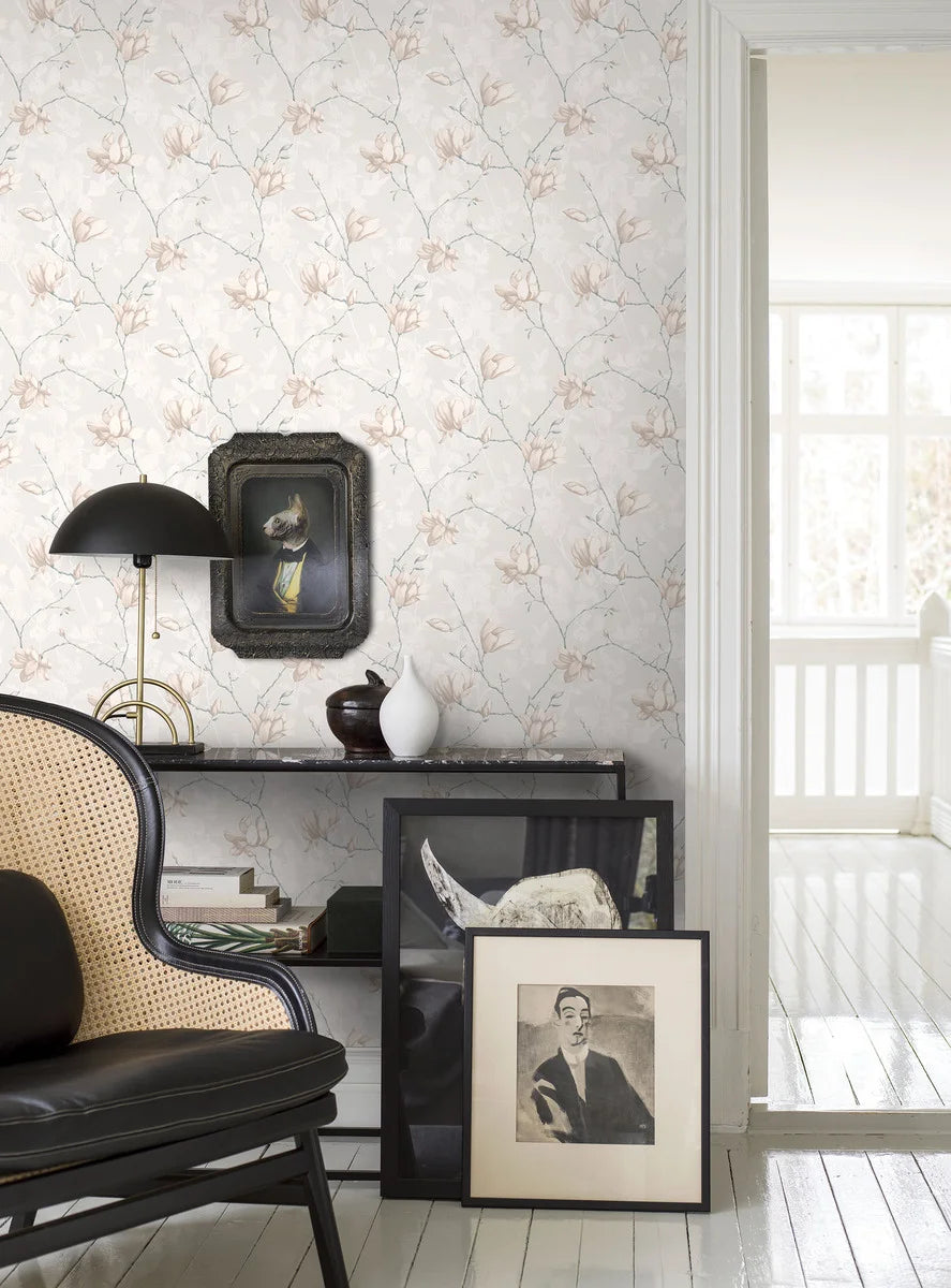 Colored in sophisticated grey tones, our Lily Tree wallpaper celebrates the delicate blooms of the Magnolia tree.