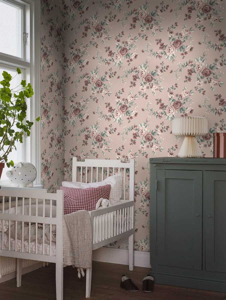 Our beautiful Nomi wallpaper will spread a stunning bouquet of roses across your child’s bedroom walls.