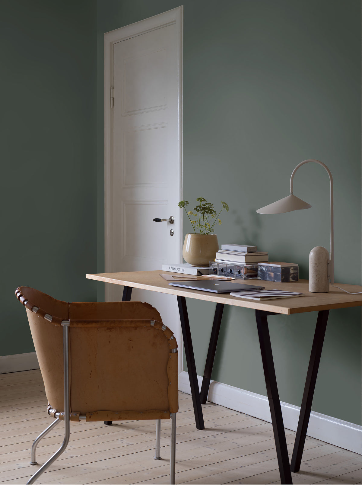 Sea Breeze is a powdery grey-green wallpaper with soft hints of blue that give the color a cool, poetic expression.
