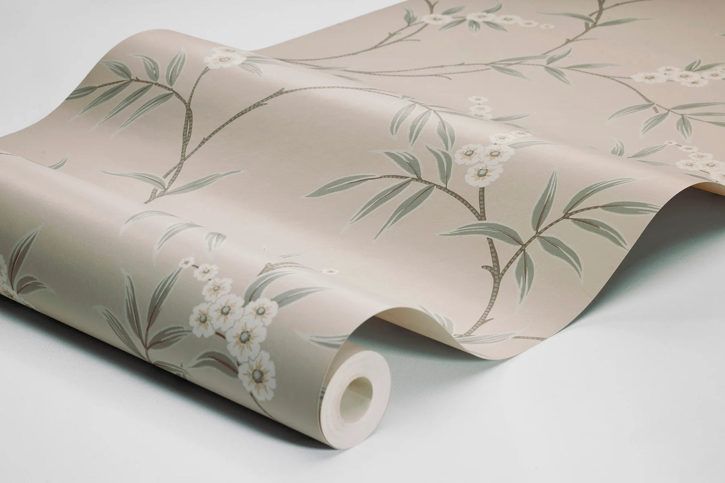 Combining green leaves with white flowers on a soft pink background, our Floral Tree wallpaper offers a blend of classic inspiration and contemporary charm.