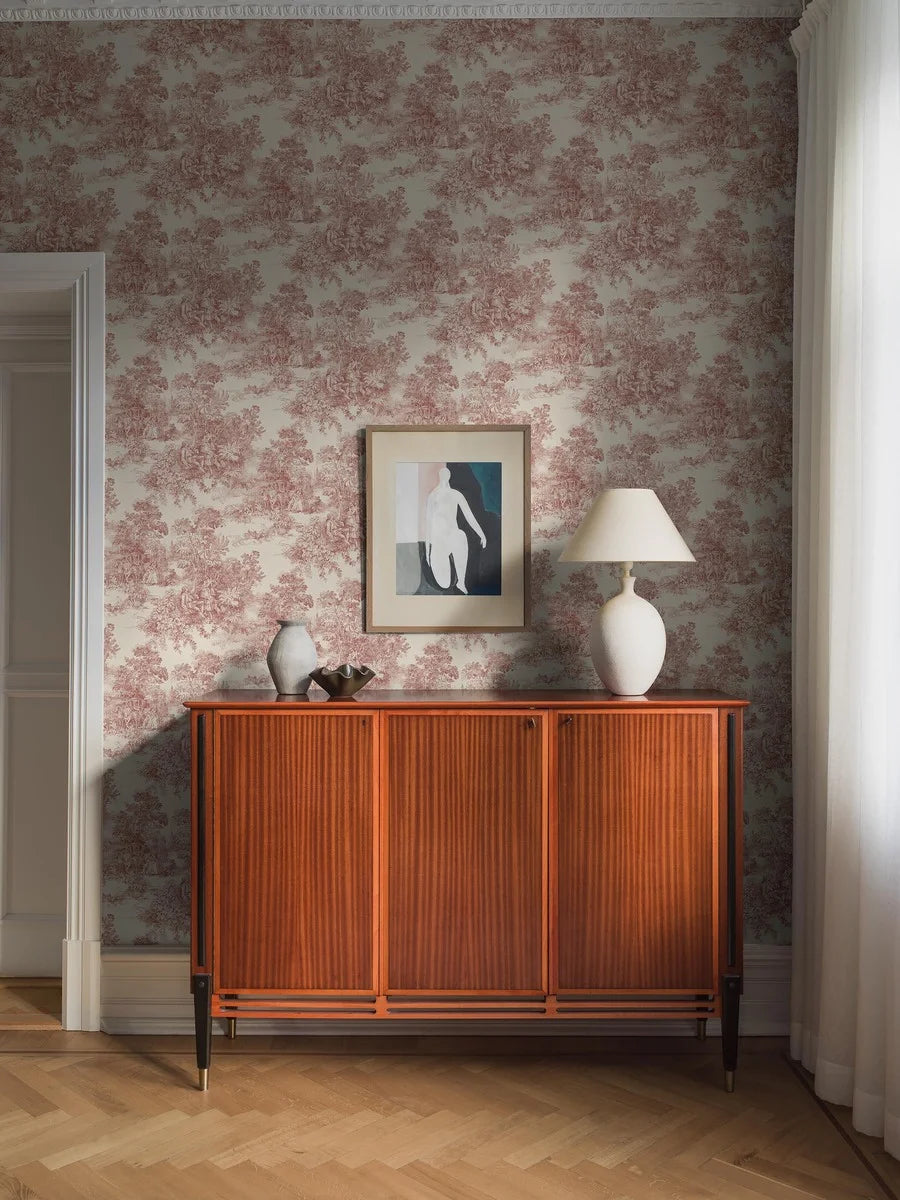 Combining a rich burgundy print with a light clay-colored background, our Toile de Jouy wallpaper oozes warm, sophisticated charm.
