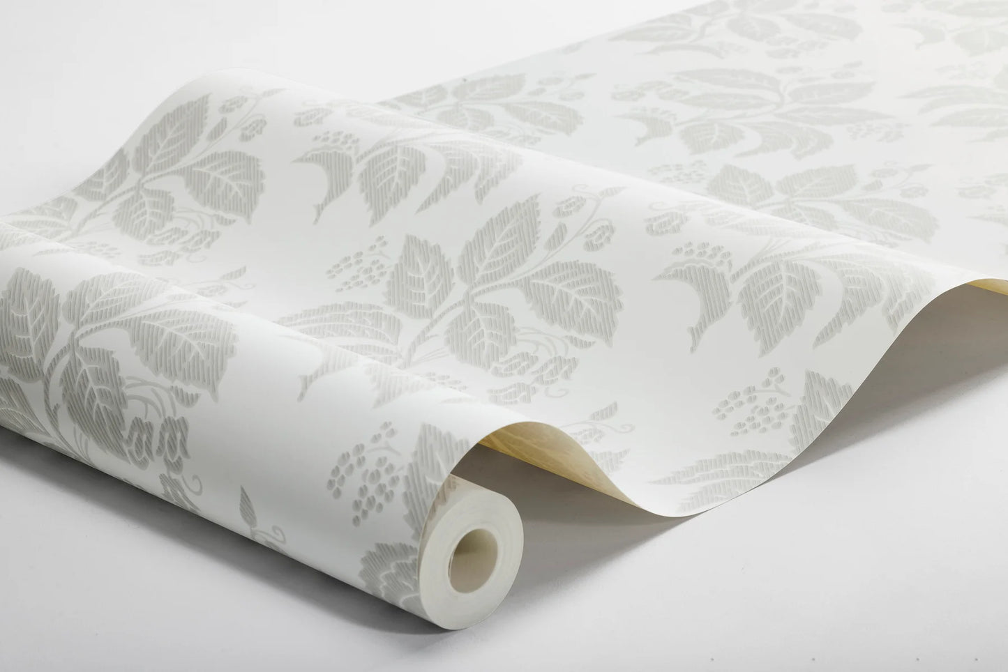Staying true to its 1830s origins with a fresh grey motif on a clean white background, our Tengbergska wallpaper is based on a preserved sample that is held in the Nordiska Museet’s collection.