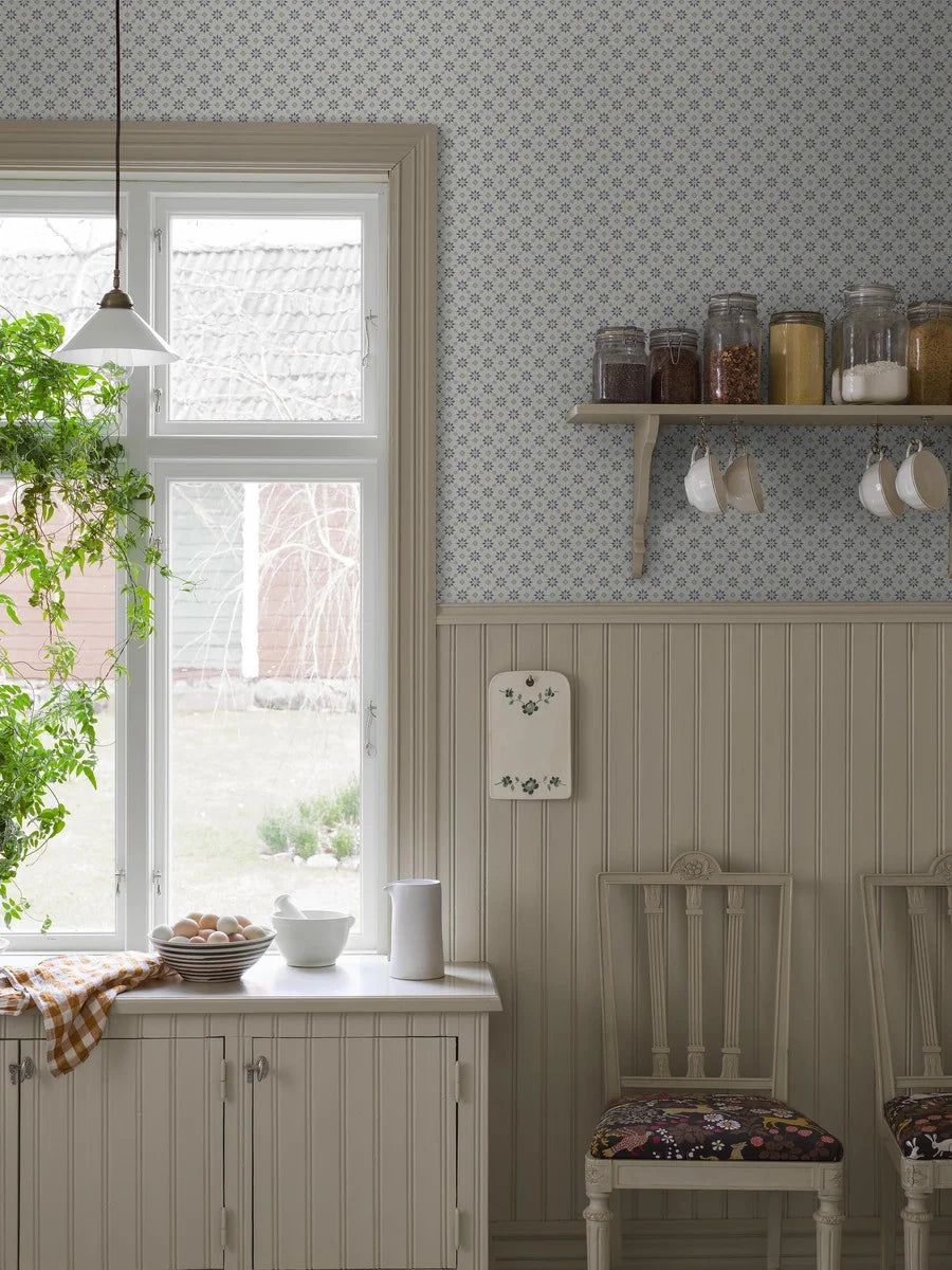 Set on a natural background with muted blue detailing, our Stella wallpaper balances structure and whimsy perfectly.