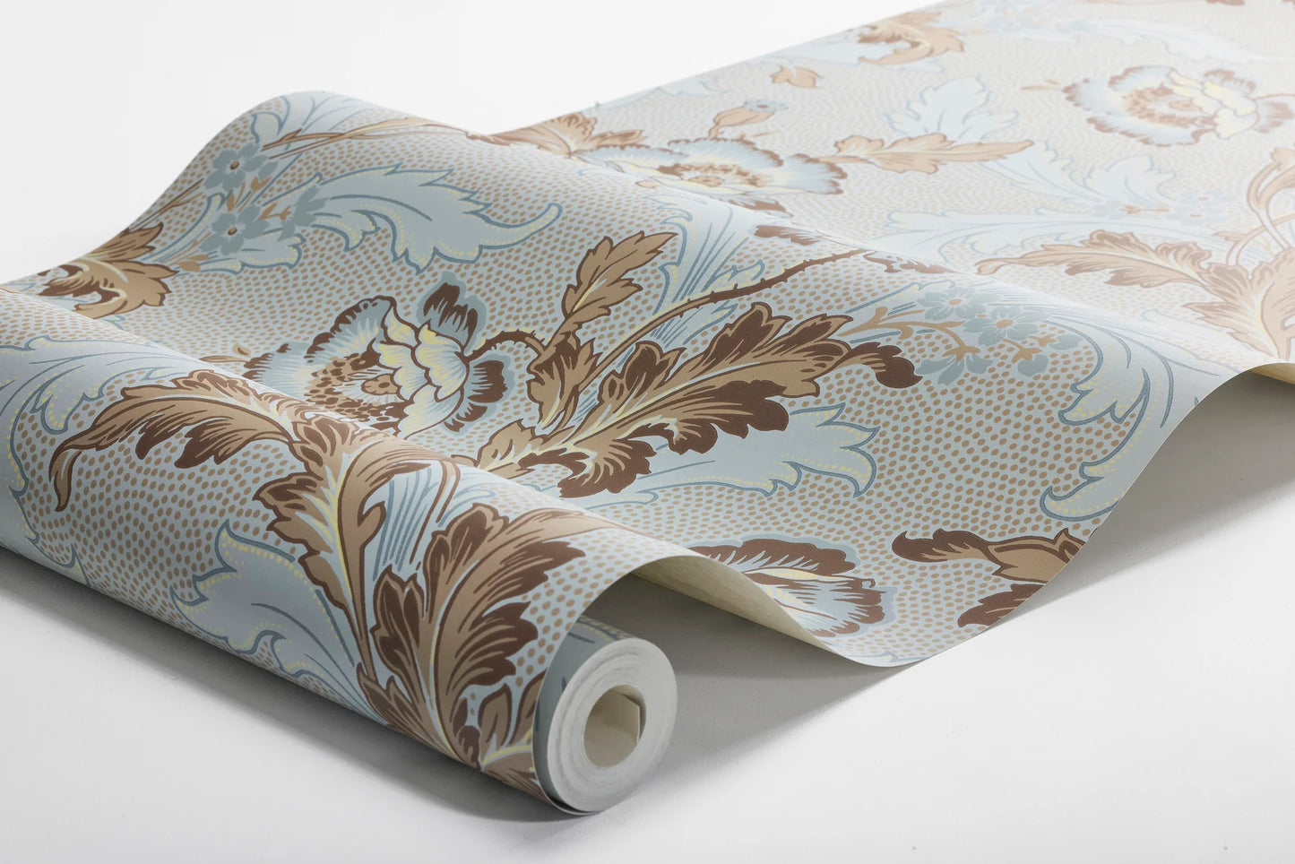 Combining a light blue base with delicate beige and brown details, our Göteborg wallpaper is brimming with floral flow.