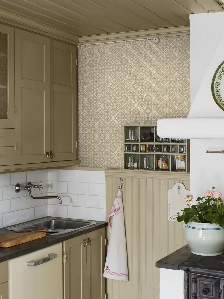 Colored in the golden beige tones of the original pattern, our Friedrich wallpaper is ideal for hanging on the ceiling, as well as walls.