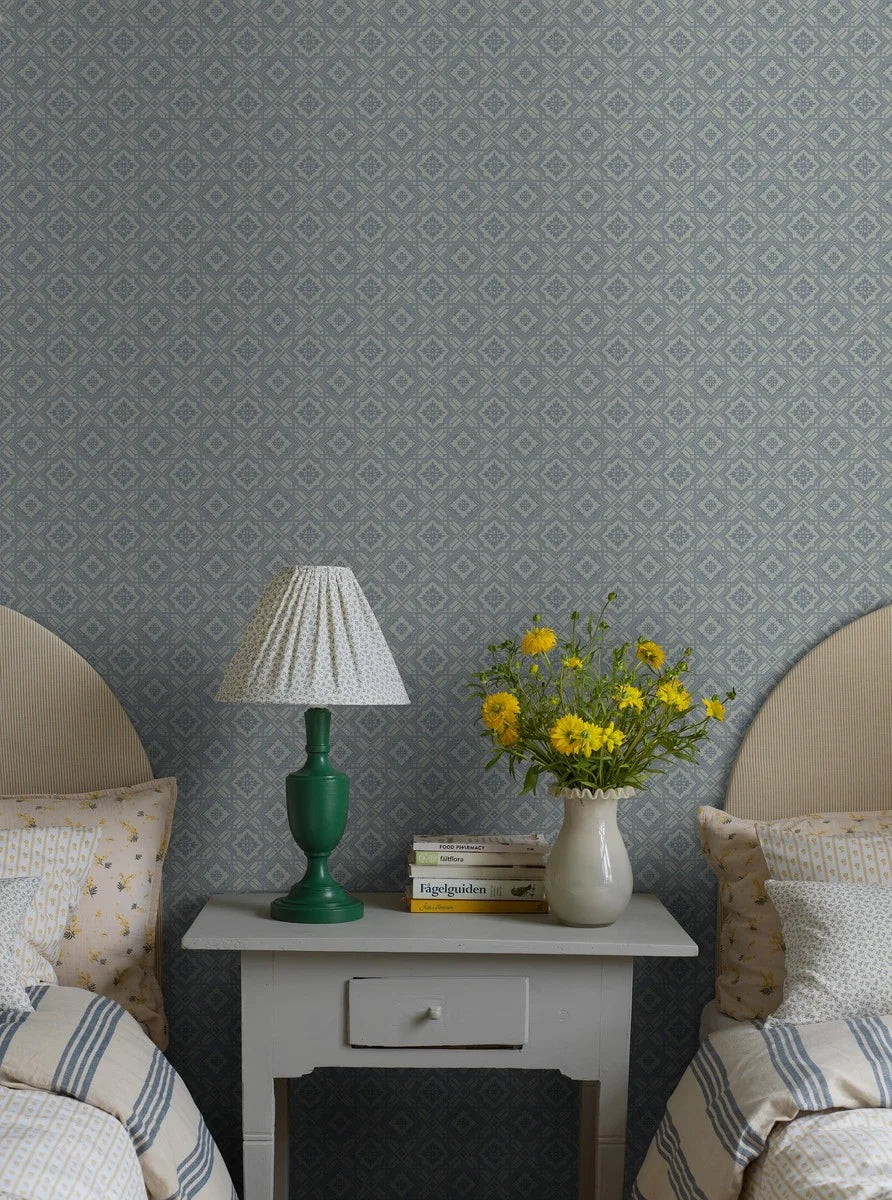 Colored in an exquisite blue that echoes the popular palettes of the early 20th century, our Friedrich wallpaper adds subtle texture and refined interest to any space.