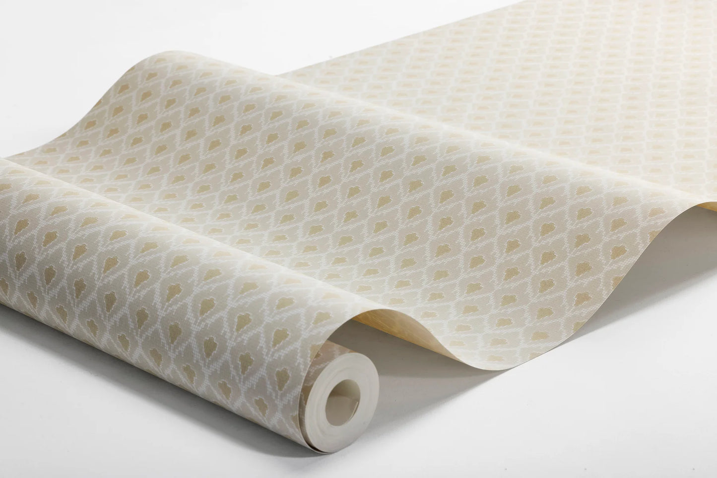 Set on a linen base with golden beige detailing, our Svea wallpaper has a subtle structure and woven tapestry effect.