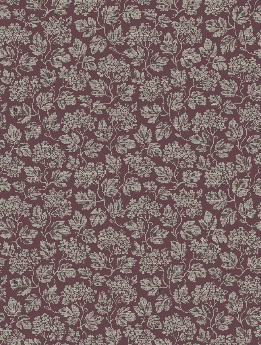 When spring is at its most beautiful, the hawthorn shrub bursts into bloom. And this enduring garden favorite has inspired the dense foliage design of our Hagtorn wallpaper.