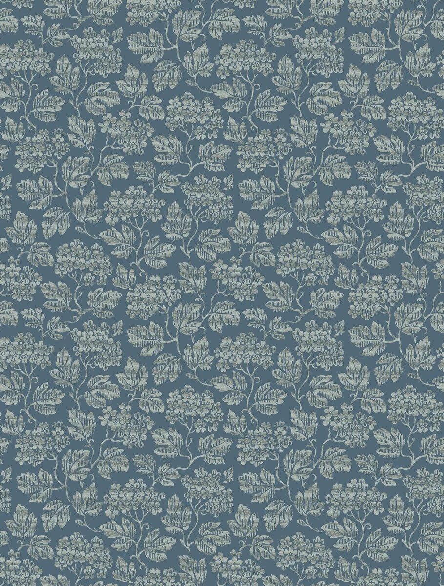 Carefully redrawn from a tapestry wallpaper dating back to the 1920s, this Hagtorn wallpaper in blue blends natural inspiration with a soft structure.