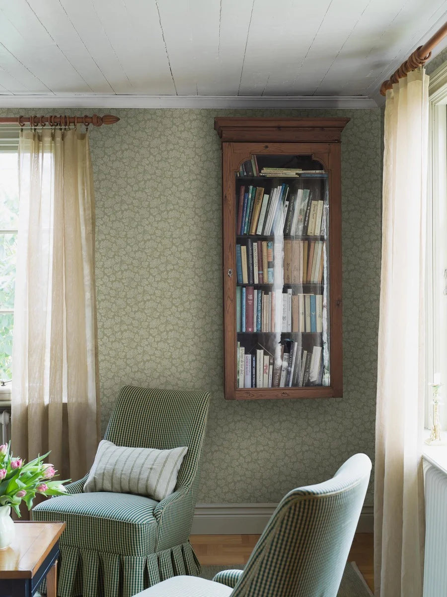 The hawthorn inspired Hagtorn wallpaper was originally printed in the 1920s.