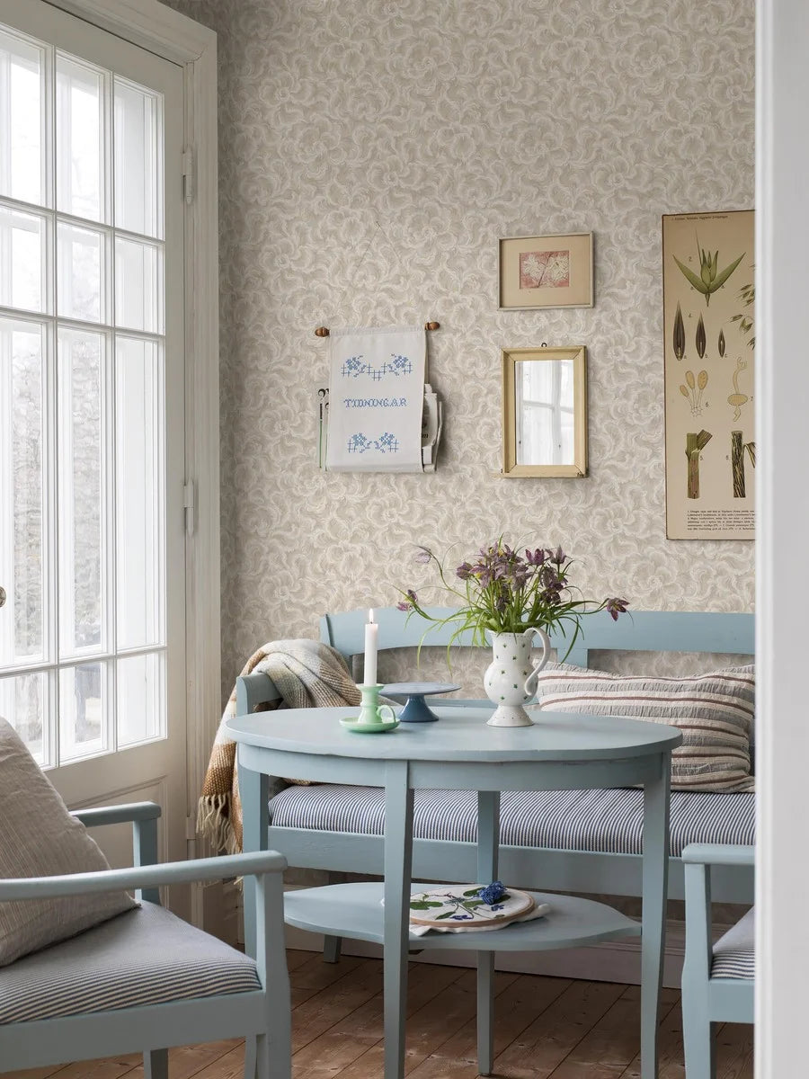 Like soft clouds drifting across the wall, the subtle texture of our Änggården wallpaper offers a calming, simple surface that reflects the 1930s move towards understated modernism.
