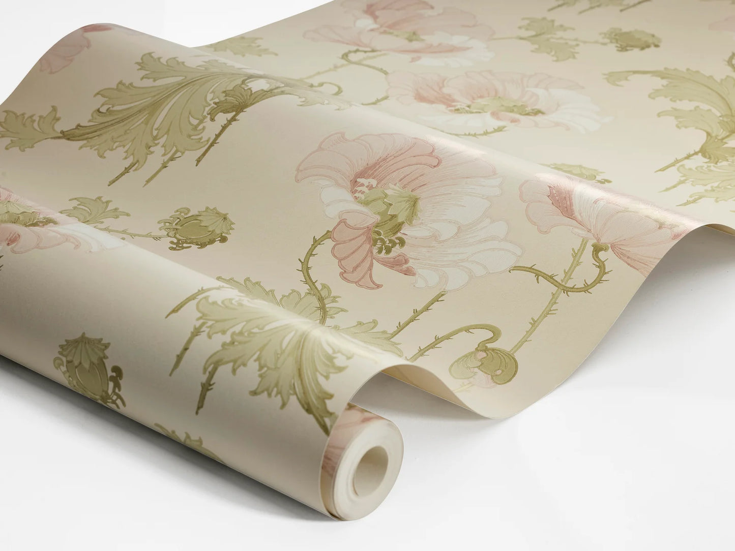 This Vallmo wallpaper is a romantic Art Nouveau pattern from the early 1900s.