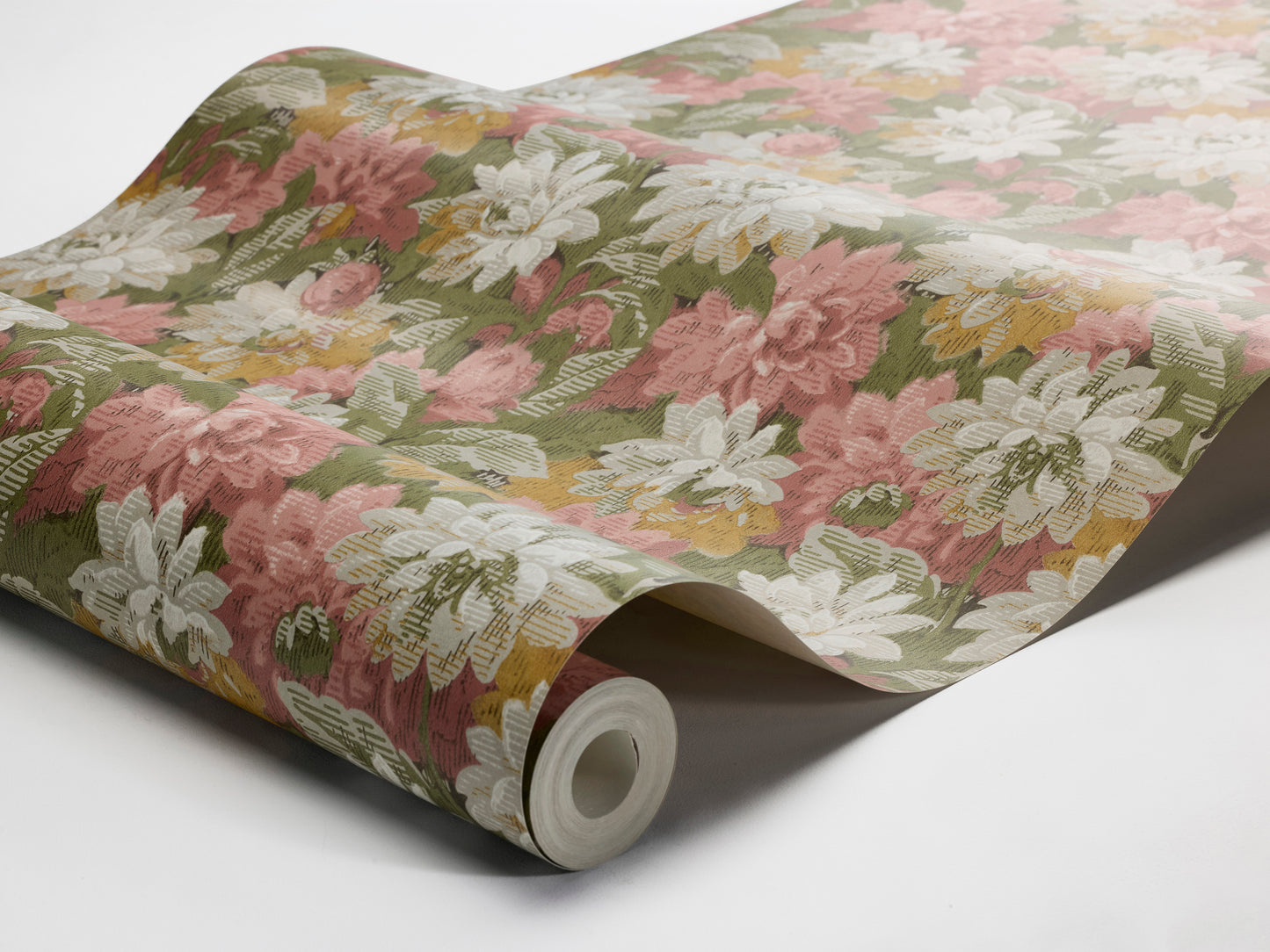 Colored in a warm palette of yellow and coral pink, our Delilah wallpaper glows with gentle optimism.