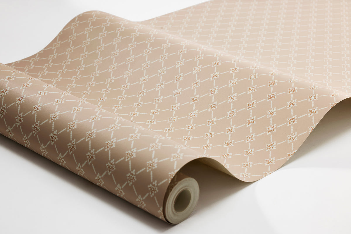 Herman is a decorative, small-patterned wallpaper that suits both small and large rooms thanks to its calm composition.