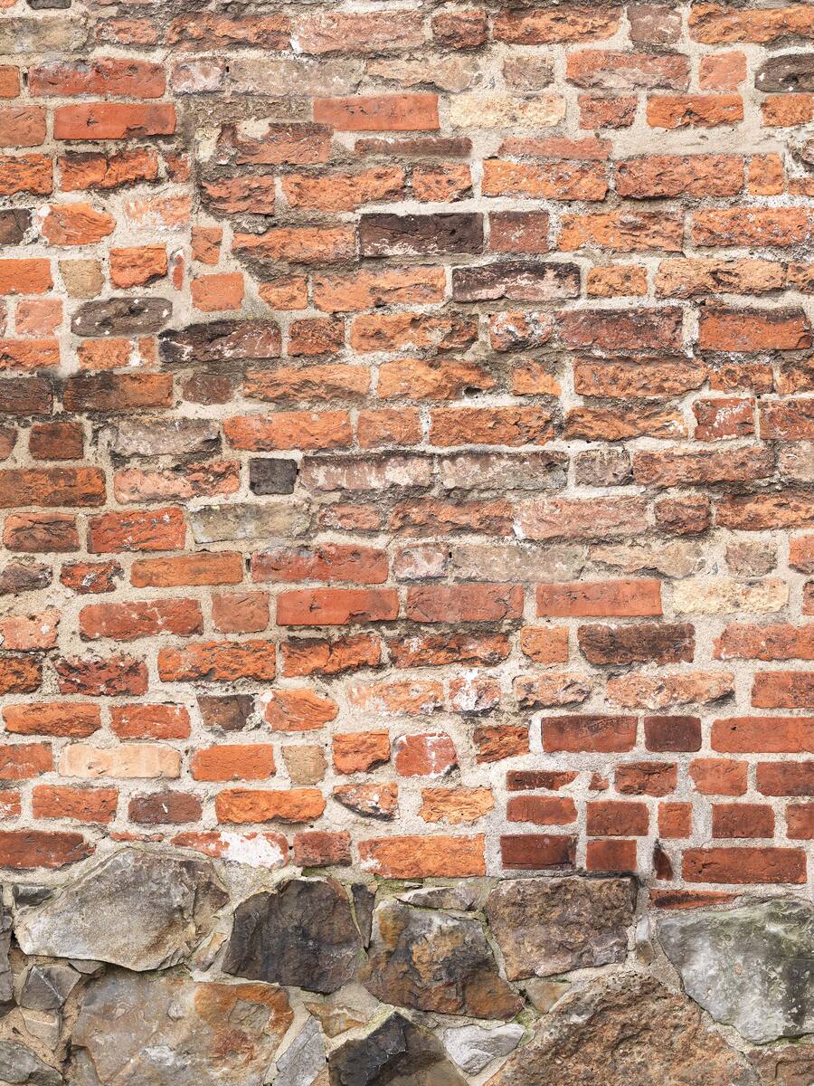 The classic red brick look will never go out of style, but a real internal brick wall- now that's perhaps a bit cold! The answer is this ultra realistic wallpaper!