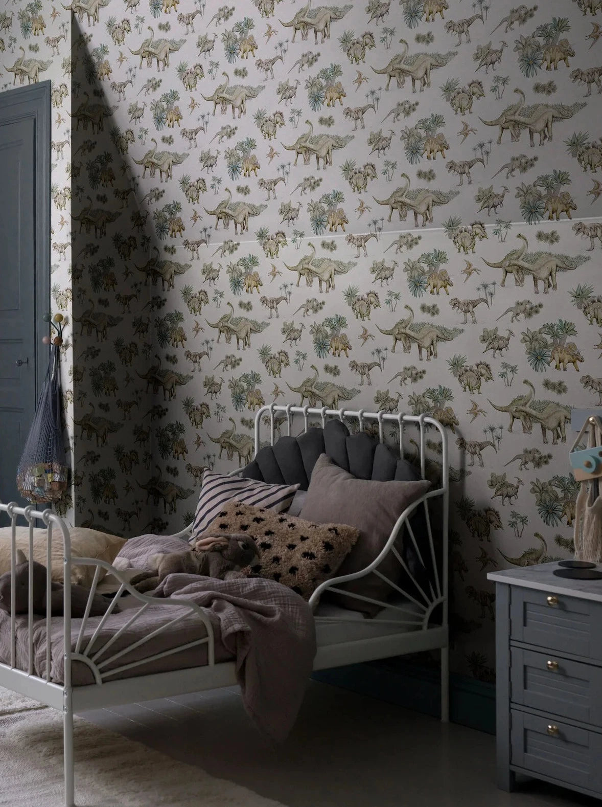 fantastically detailed dinosaur imagery featured in this special wallpaper.