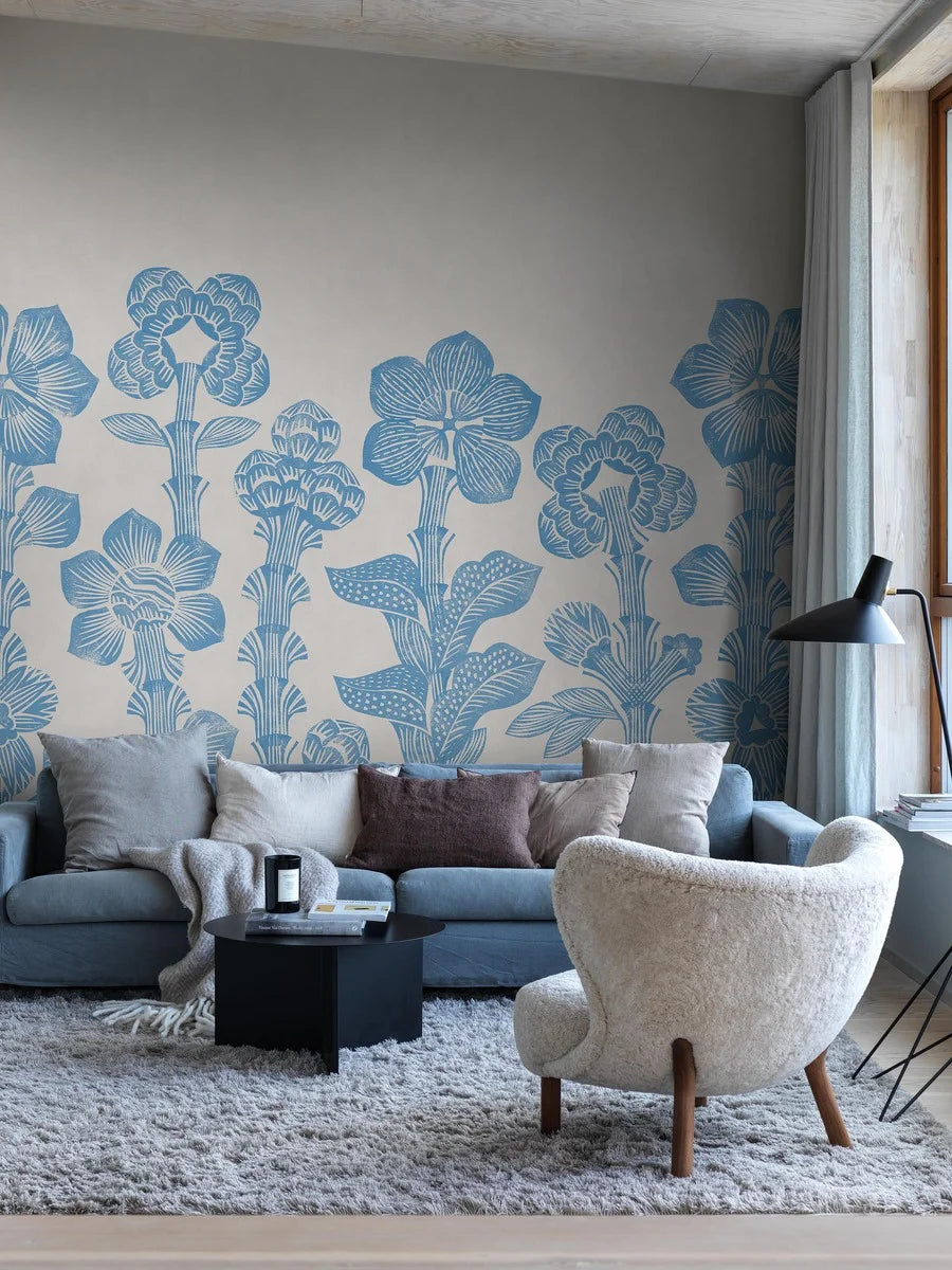 Across the mural wallpaper Storflax, majestic fantasy flowers stretch high towards the ceiling in a playful yet bold pattern, designed by Hanna Werning.