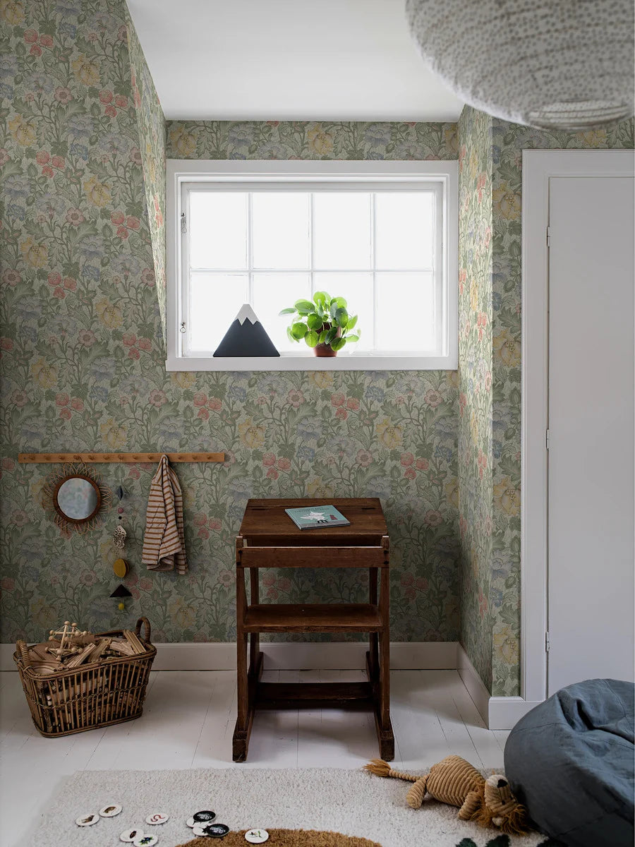 Featuring florals in bright and lovely red, yellow, blue and purple shades and foliage in soft green tones, our Jane wallpaper brings to the mind the sweet scents and sights of an English spring day.