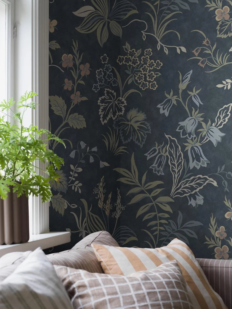 Folklore Grand is an enlarged reprint of the 1950s Folklore wallpaper.