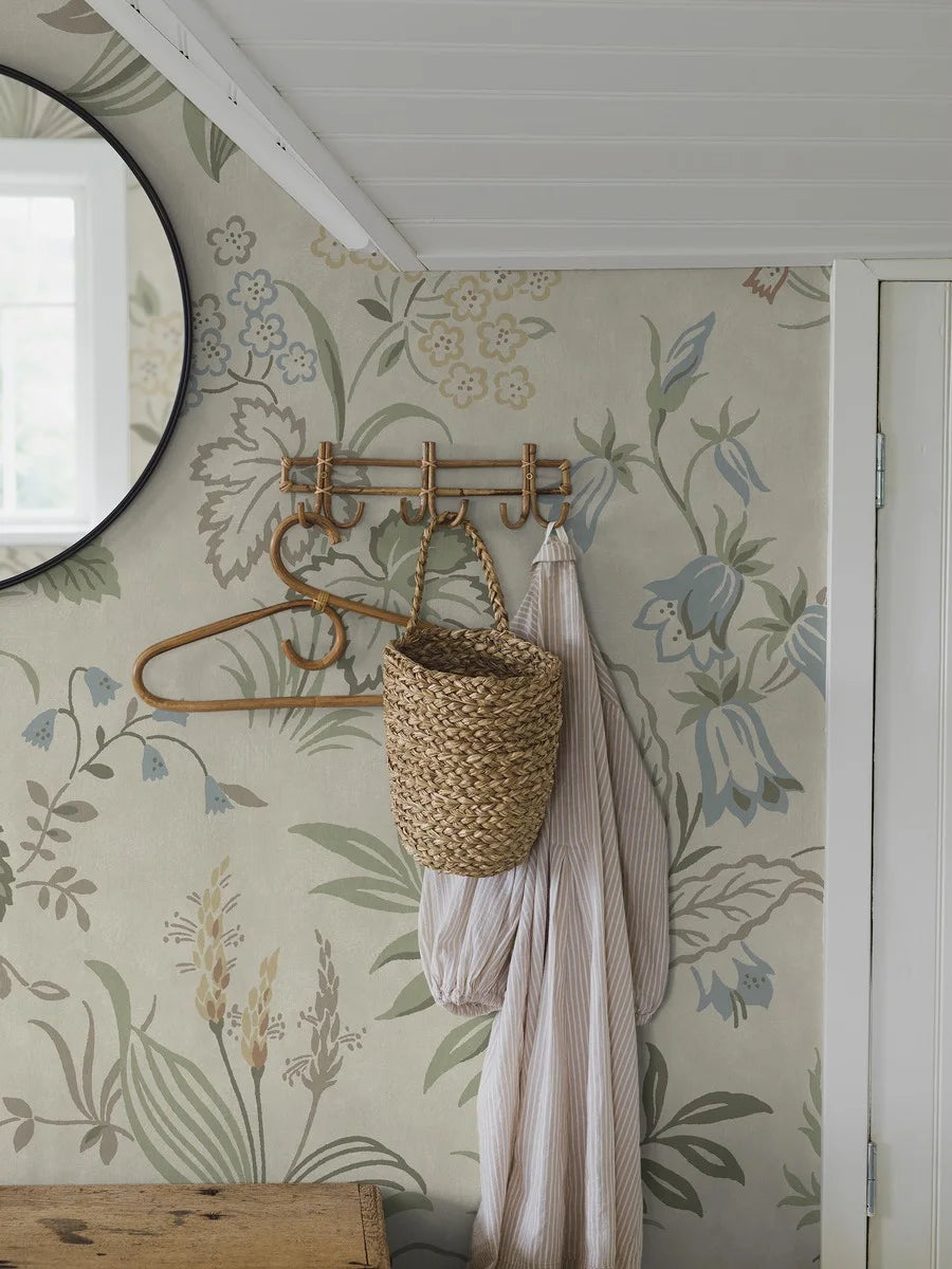 Folklore Grand is an enlarged digital print of the floral 1950s Folklore wallpaper.
