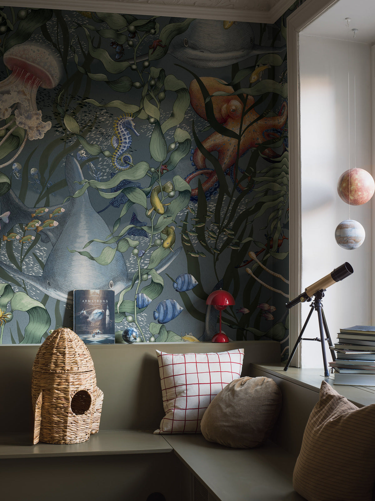 The Underwater Magic Grand wallpaper is covered in a large-scale underwater forest of swaying kelp, filled with starfish, jellyfish, turtles, octopuses, and other fascinating creatures.